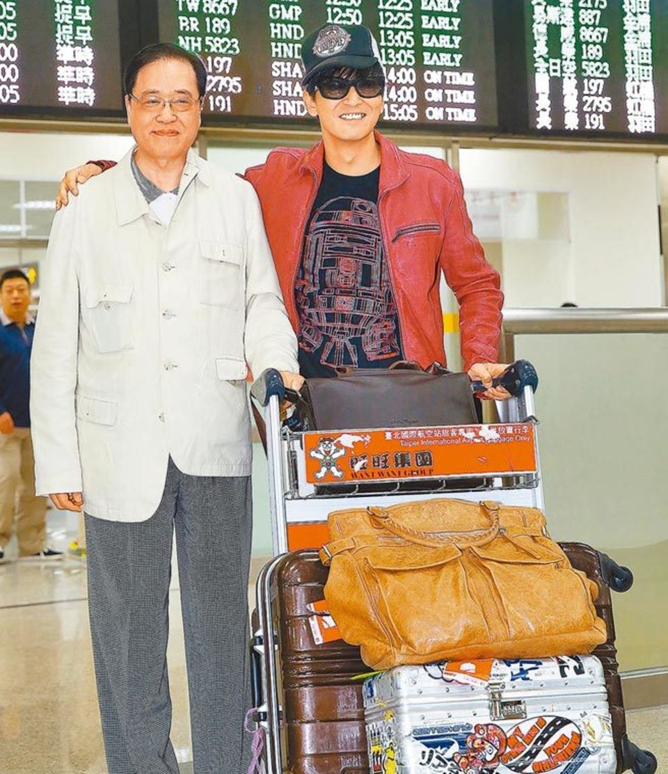 陳曉東帶著爸爸一起來台灣工作