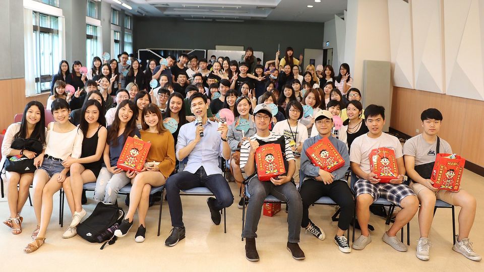 中視主播張以仁前進校園談孝親　家人永遠擺第一！