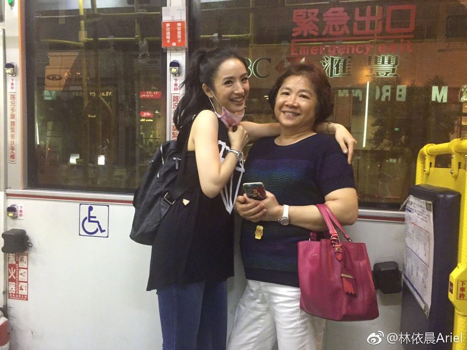 林依晨和媽媽