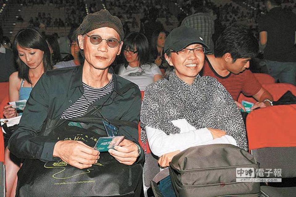 方爸方媽都很低調