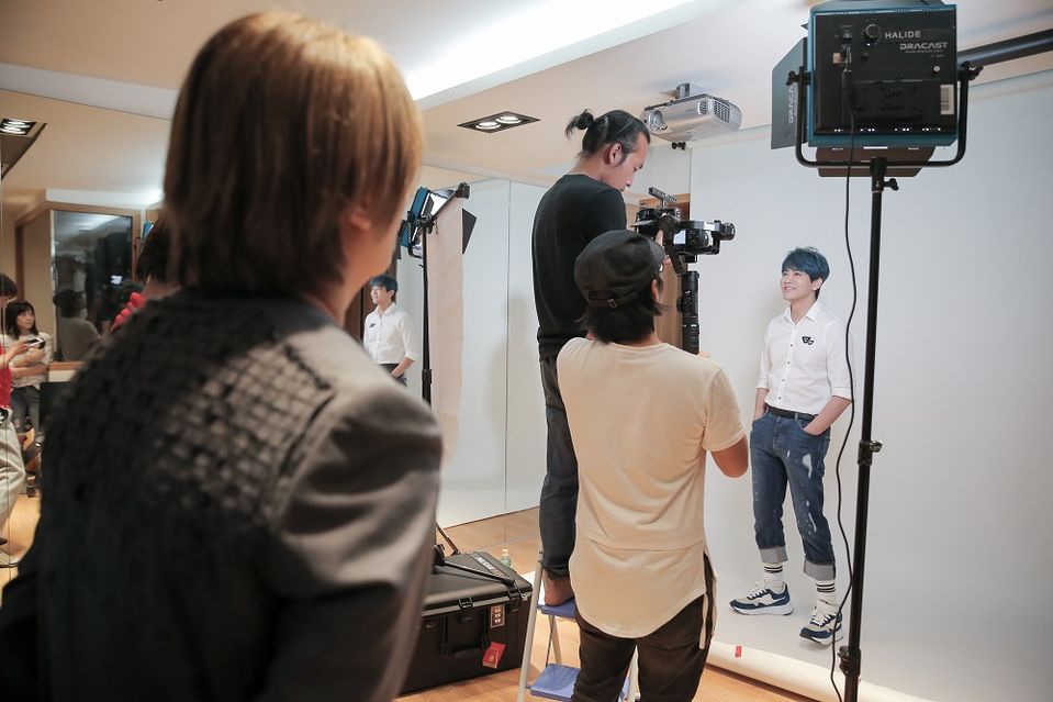 陳曉東為孝親獎拍MV演唱