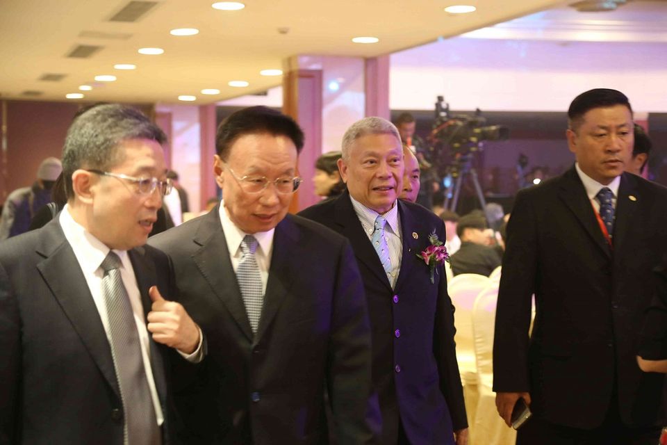 左二為海協會副會長李亞飛，右二為旺旺集團董事長蔡衍明
